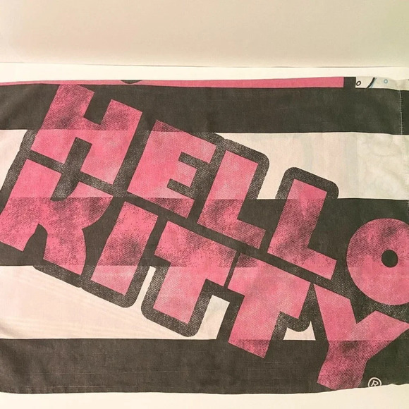 2013 Hello Kitty  Pink and Black Standard Size 29 x 18 inch 1 Piece Pillowcase - Picture 1 of 16